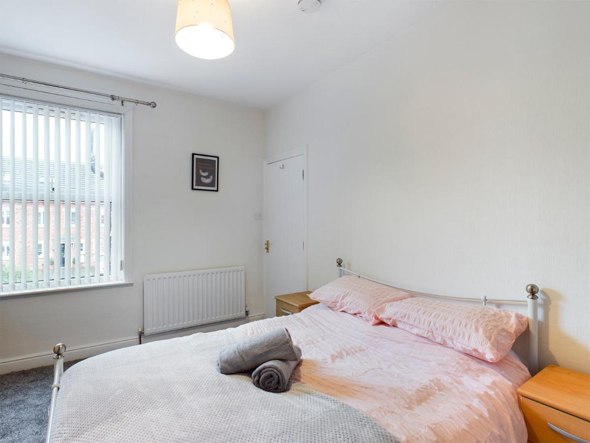 Cheerful 3 Bedroom Home With Free Parking And Wifi Chester Exterior photo
